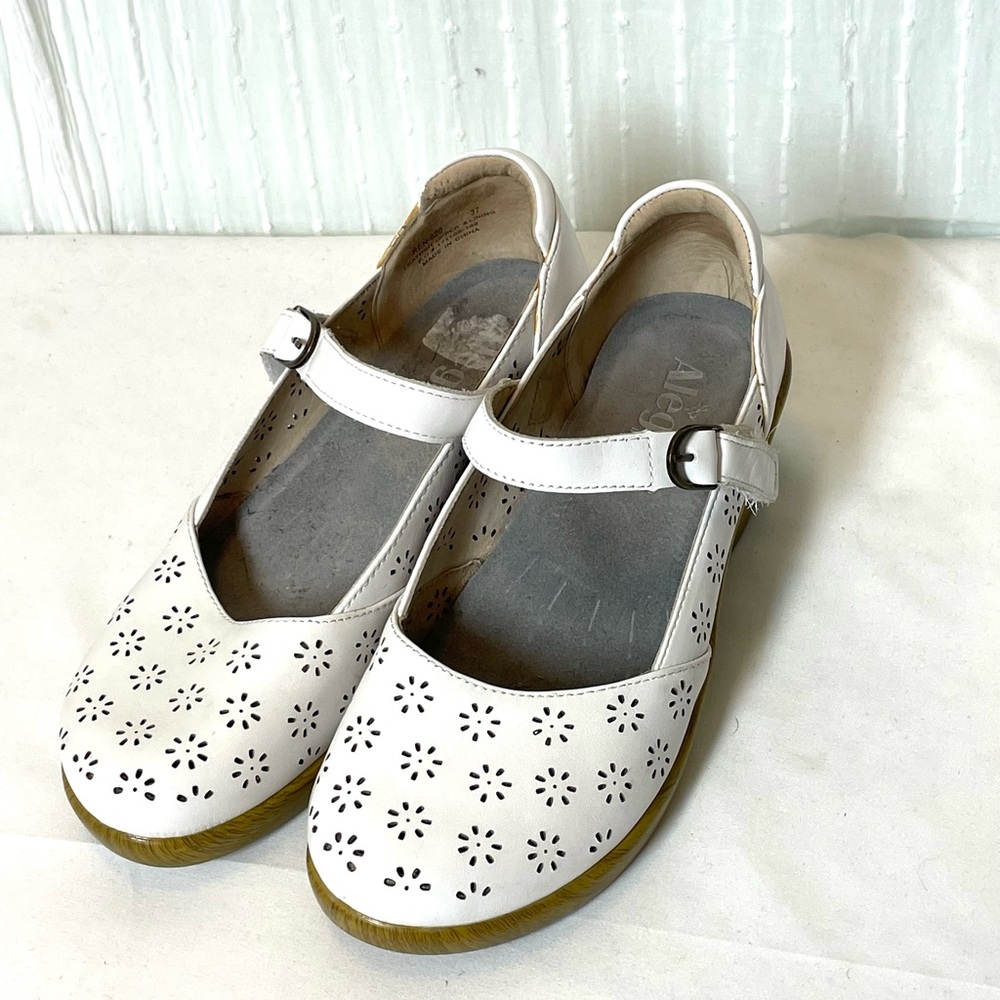 Alegria Women's White Cutout Mary Jane Flats 37 size 6.5-7